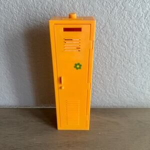 Vintage 1999 Barbie Hidden Messages School Locker Barbie – Some‎ Pieces Missing